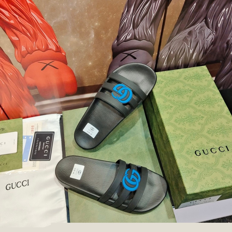 G*u*i slippers